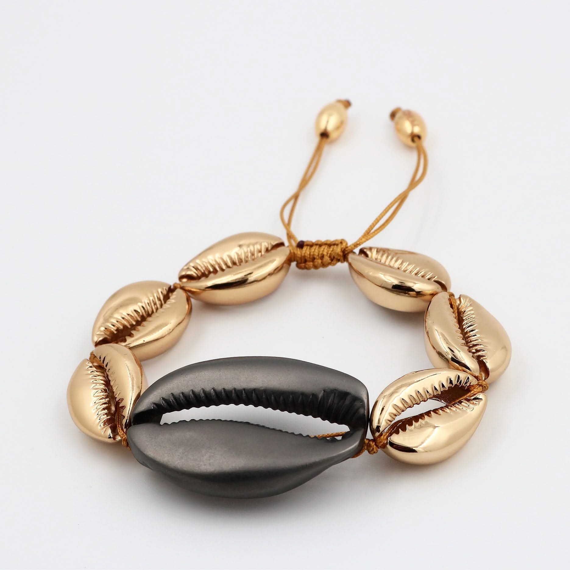 Hum Shell Concha Large Puka Bracelet With Mega Shell Golden & Gunmetal – Tohum Design