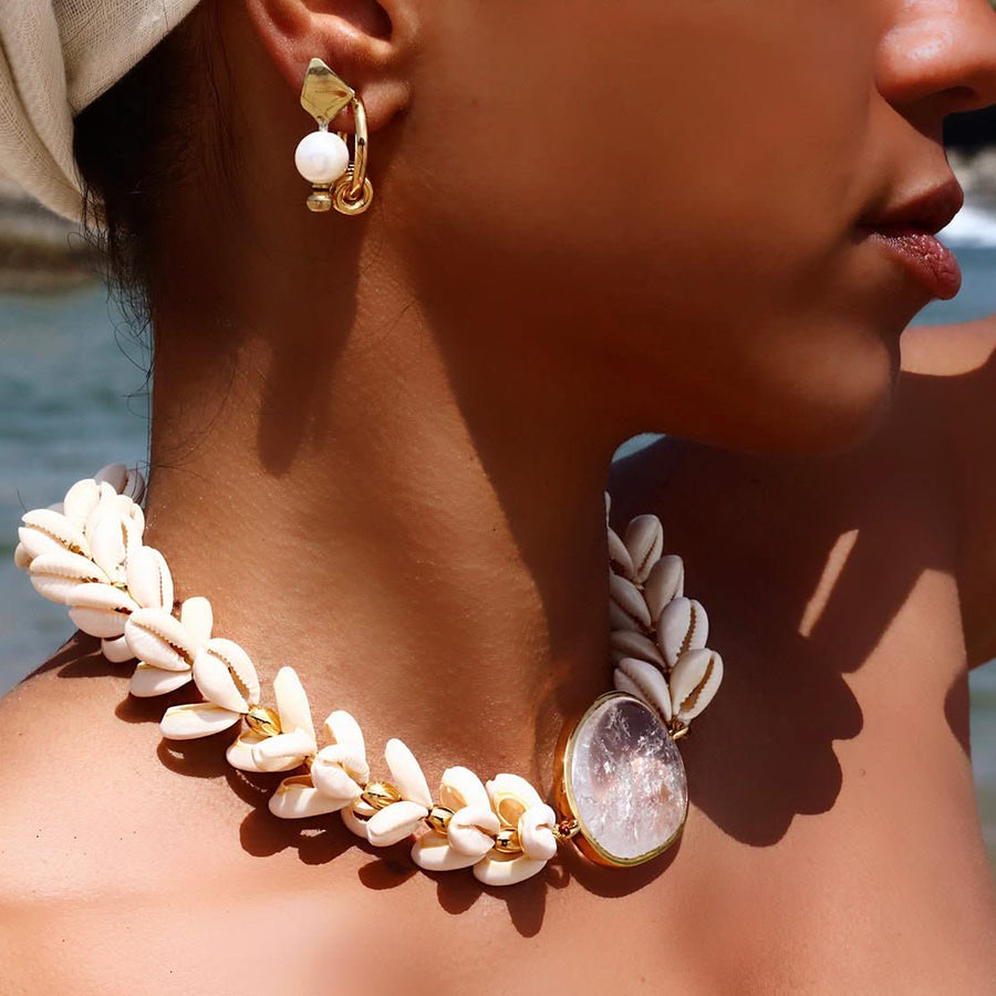 Concha Multi Natural Puka Cowrie Necklace With Rock Crystal - Tohum Design